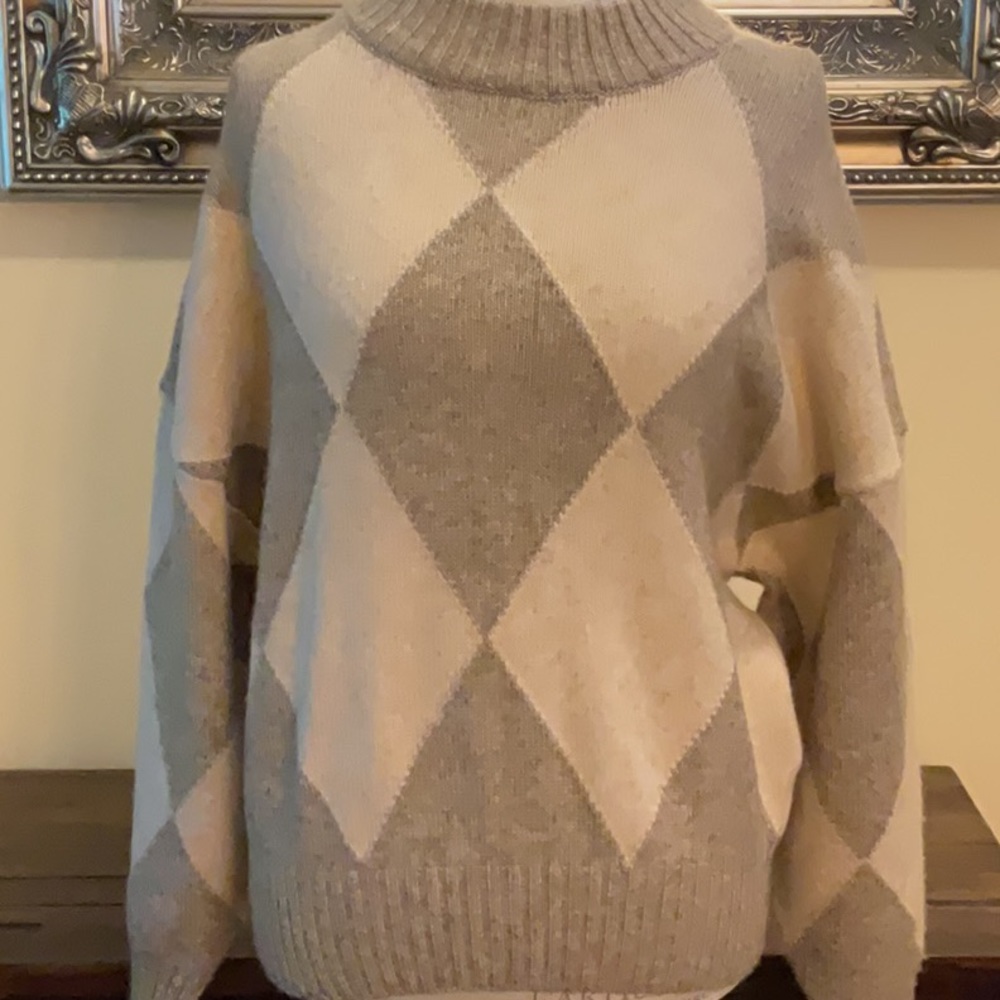 H&M Pullover Argyle Crew Sweater (NWT)